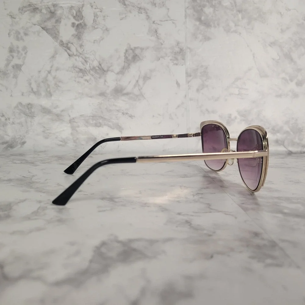 O by Oscar de la Renta Sunglasses Black Gold Cat Eye Purple Gradient